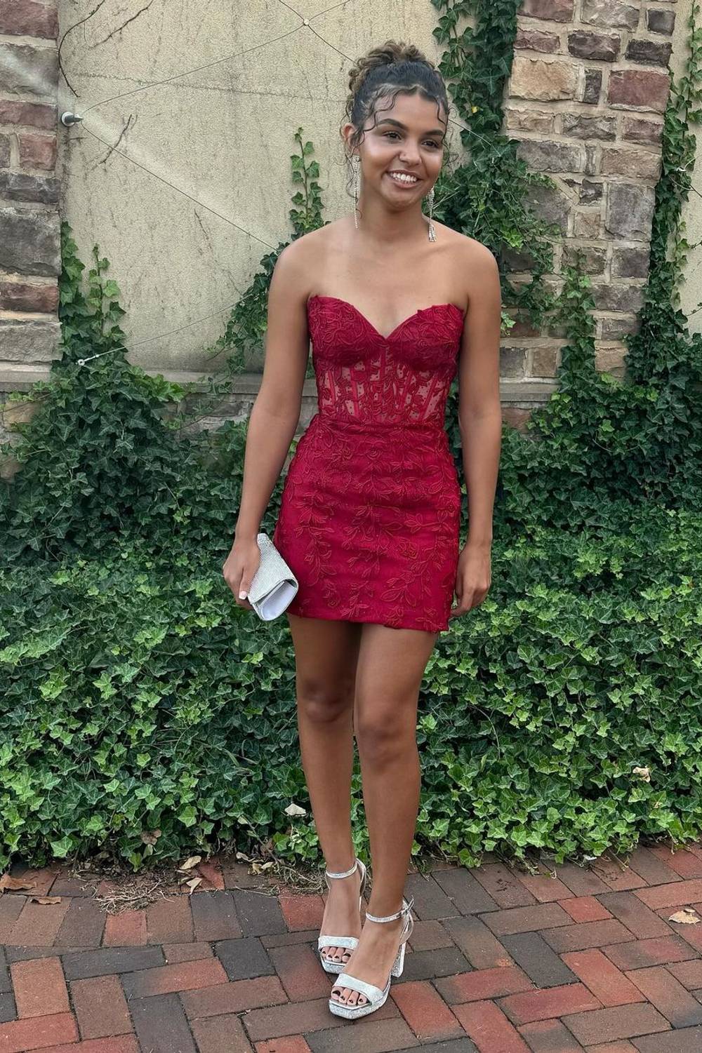 Burgundy Strapless Sheath Homecoming Dresses with Appliques