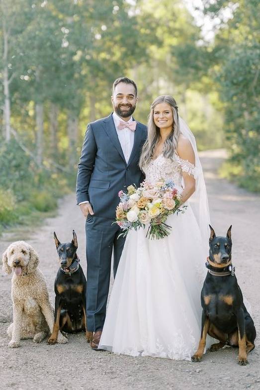 Exquisite V-Neck Off-The-Shoulder A-Line Tulle Wedding Dresses with Appliques