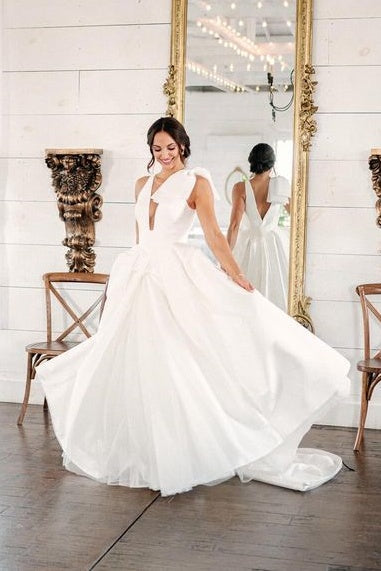 White Long A-Line V-Neck Backless Wedding Dresses