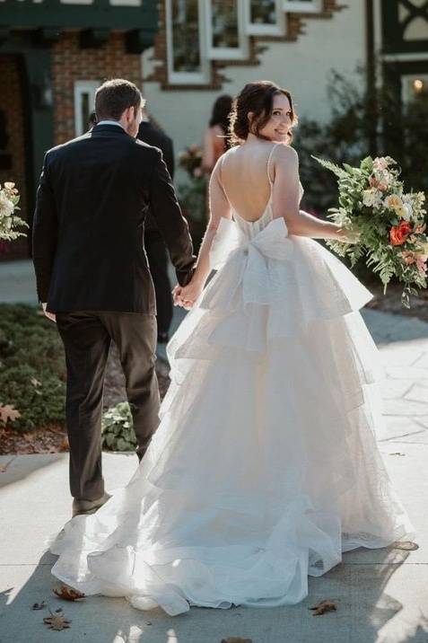 Elegant V-Neck A-Line Tulle Wedding Dresses with Ruffles