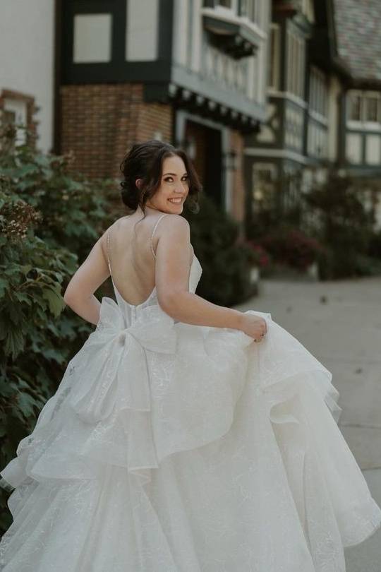 Elegant V-Neck A-Line Tulle Wedding Dresses with Ruffles