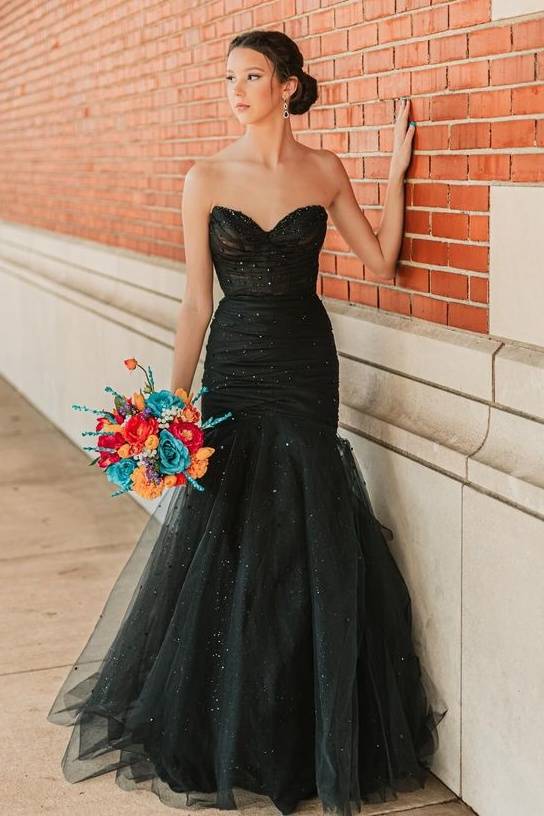 Black Strapless V-Neck Mermaid Tulle Wedding Dresses with Beads